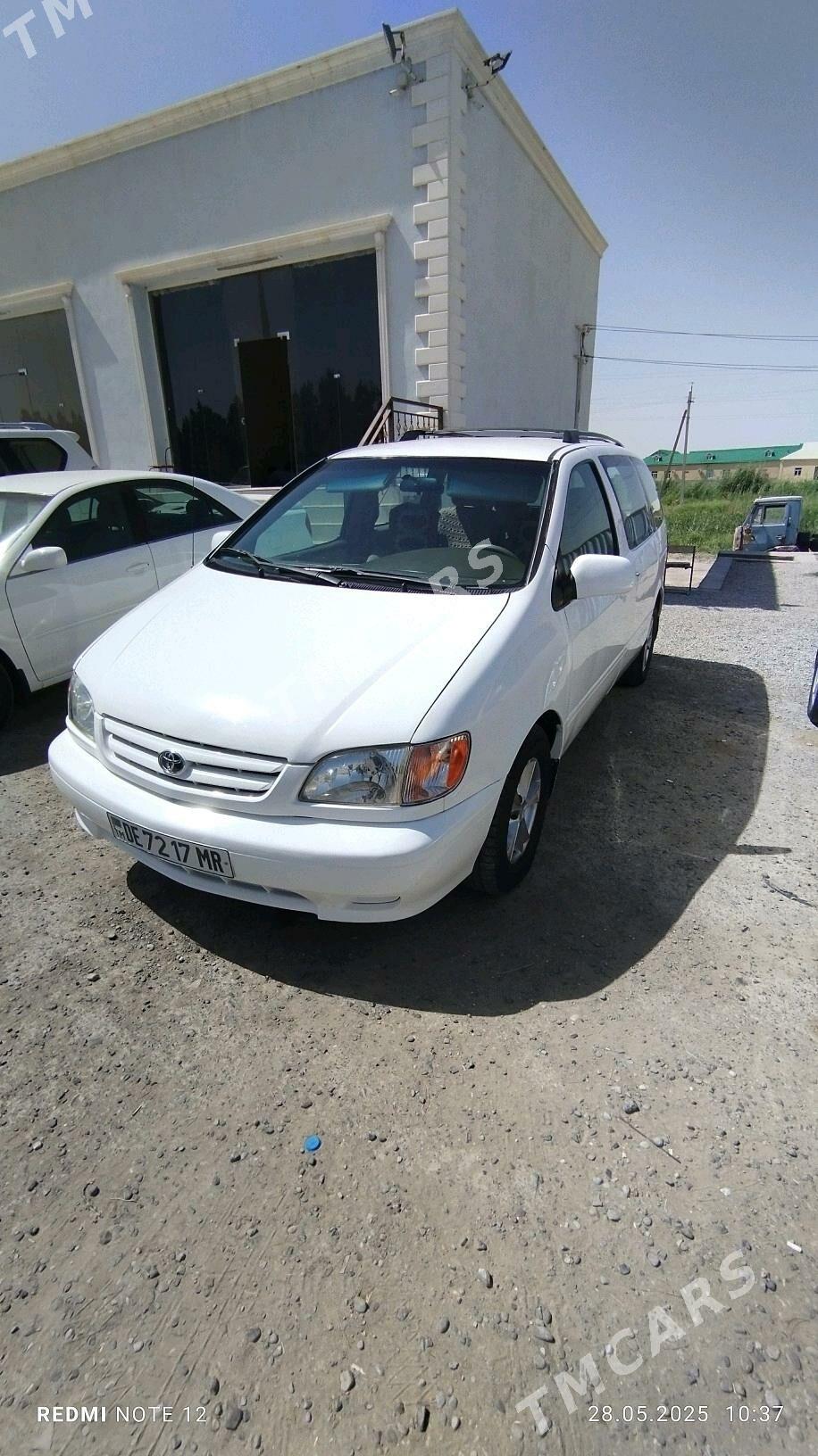 Toyota Sienna 2002 - 128 000 TMT - Sakarçäge - img 1