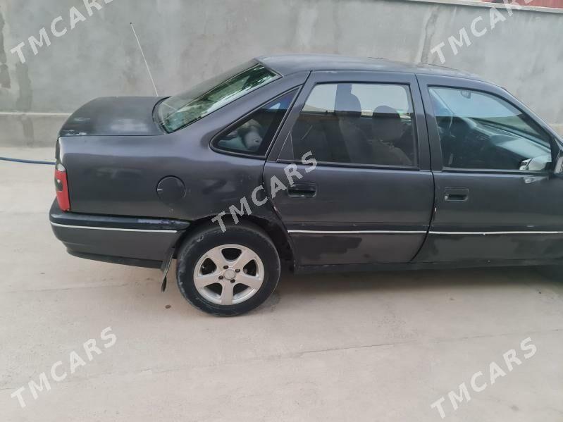 Opel Vectra 1989 - 16 000 TMT - Бахарден - img 3