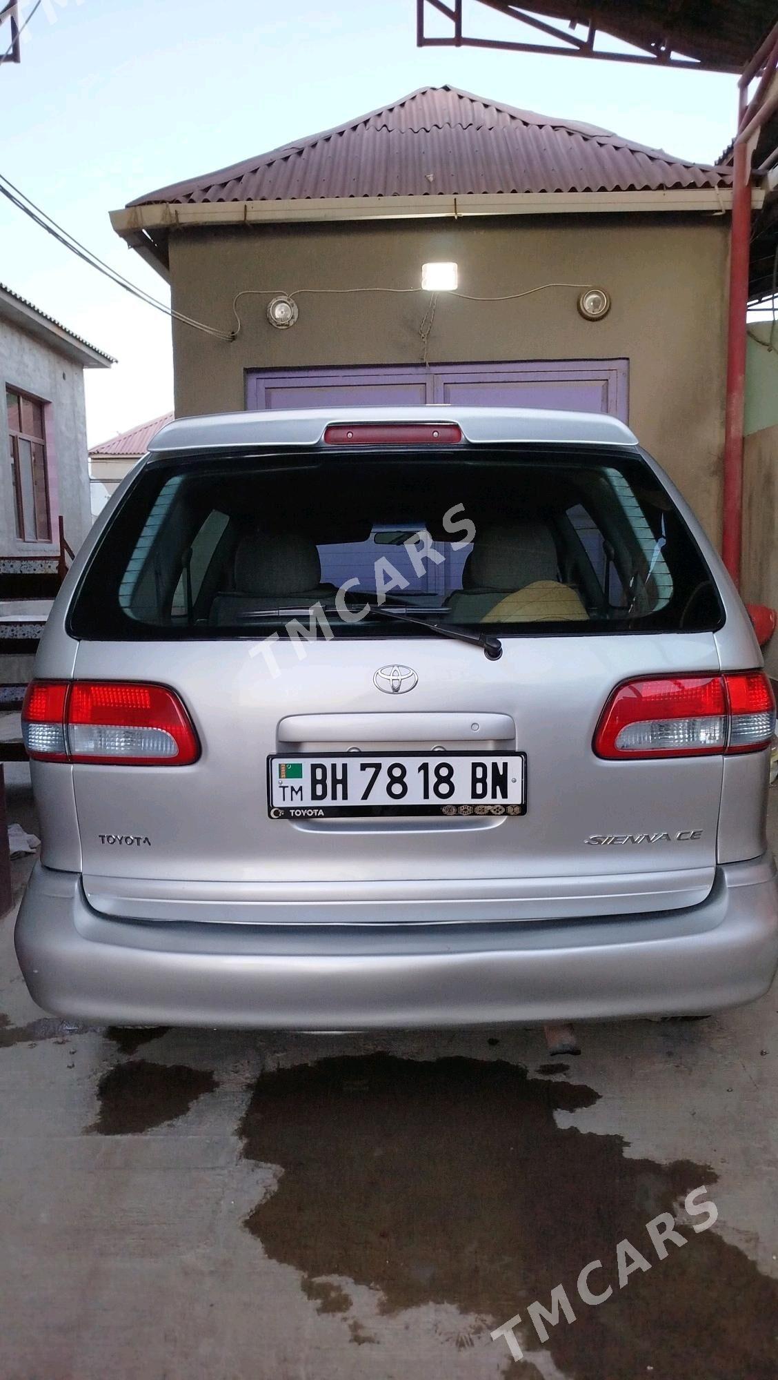 Toyota Sienna 2002 - 165 000 TMT - Balkanabat - img 4