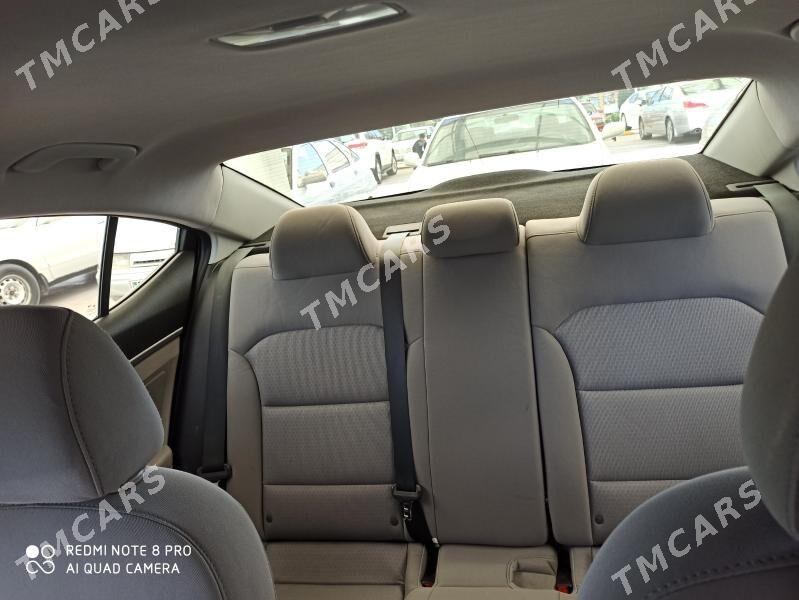 Hyundai Elantra 2018 - 200 000 TMT - Mary - img 4