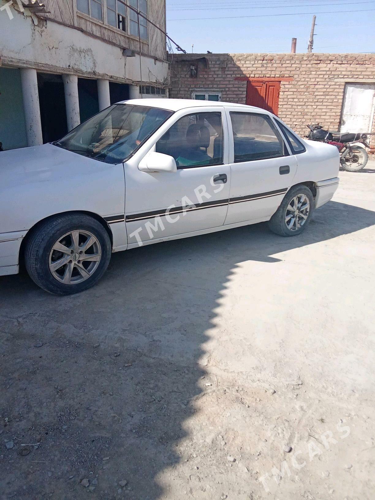 Opel Vectra 1990 - 20 000 TMT - Bäherden - img 3