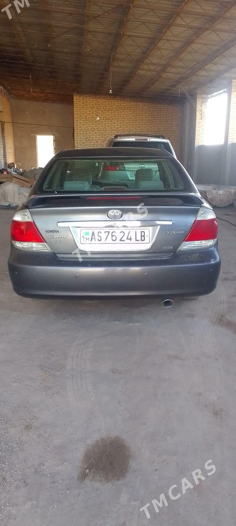 Toyota Camry 2003 - 125 000 TMT - Halaç - img 3