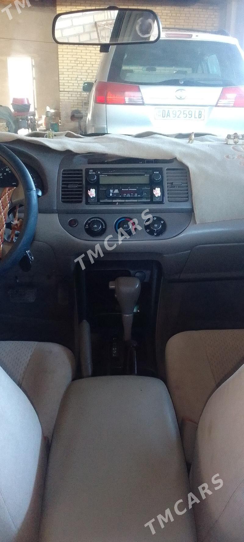Toyota Camry 2003 - 125 000 TMT - Halaç - img 4