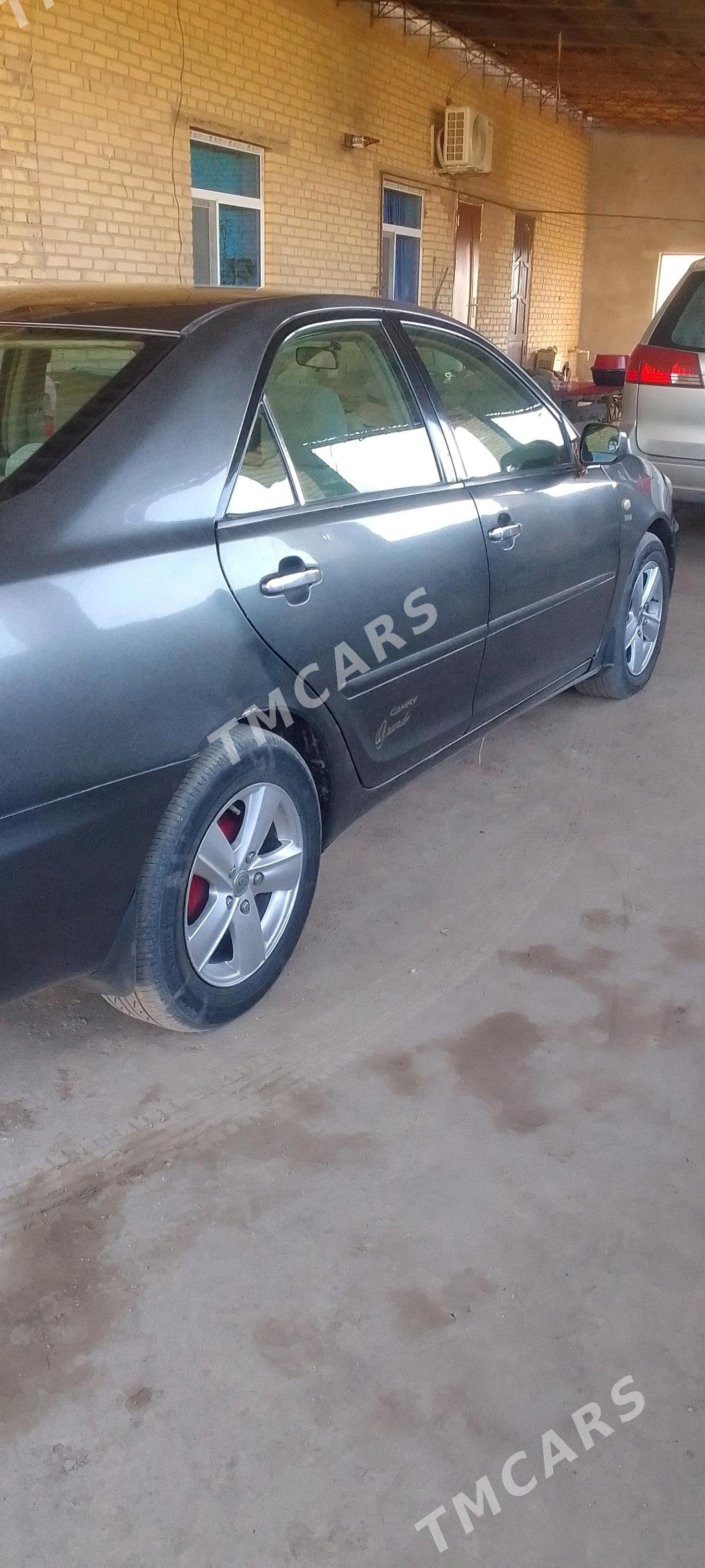 Toyota Camry 2003 - 125 000 TMT - Halaç - img 7