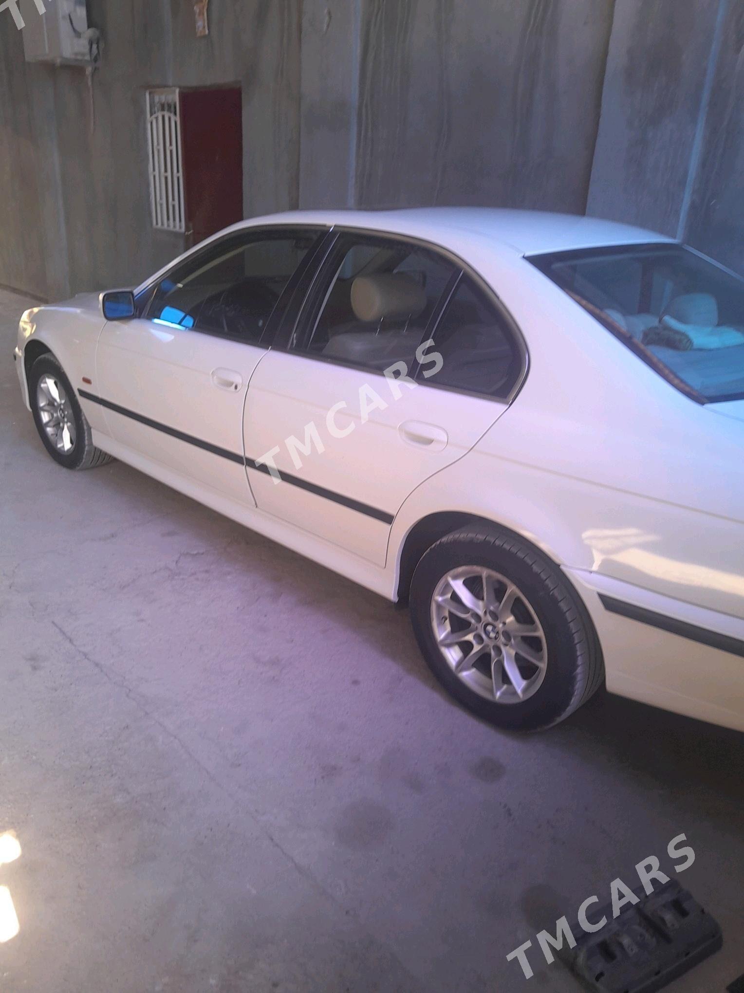 BMW E39 2003 - 120 000 TMT - Арзув - img 2
