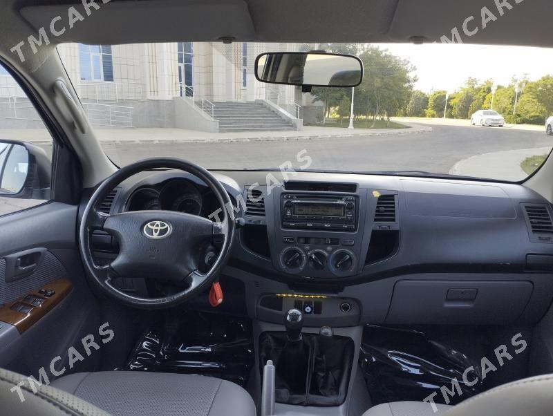 Toyota Hilux 2011 - 265 000 TMT - Türkmenbaşy - img 3