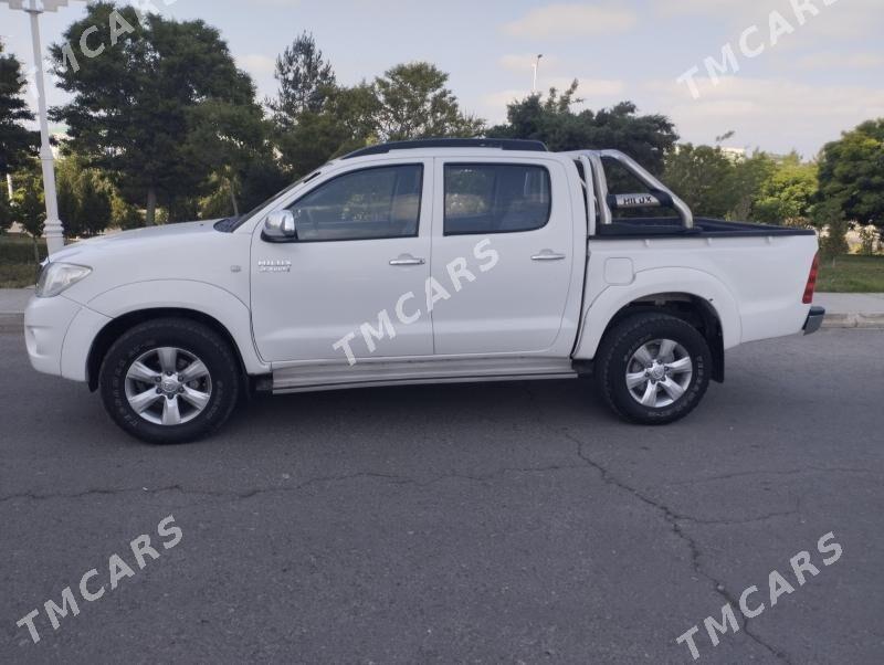 Toyota Hilux 2011 - 265 000 TMT - Türkmenbaşy - img 4