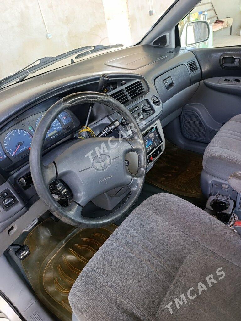 Toyota Sienna 2002 - 165 000 TMT - Бахарден - img 3