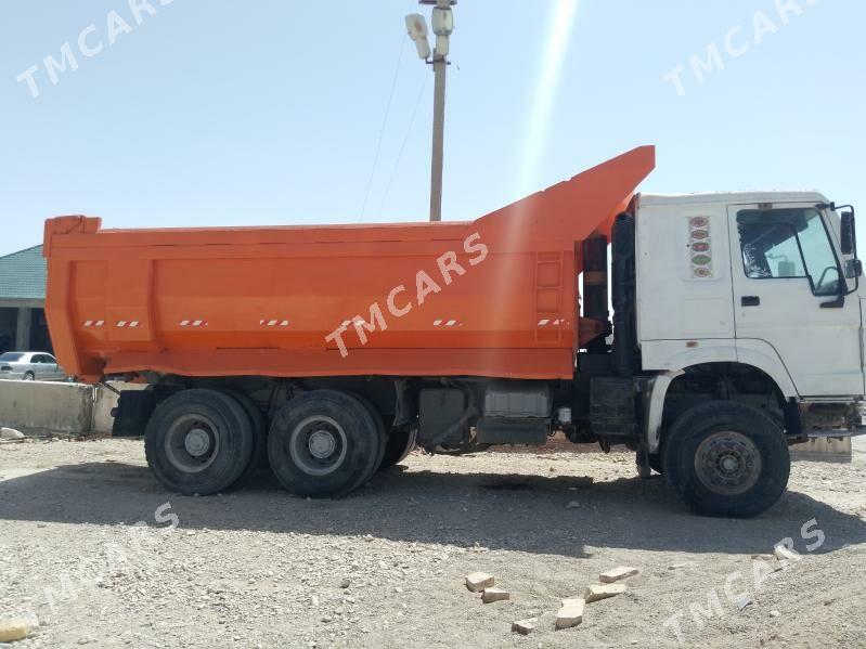 Howo Sinotruk 2011 - 240 000 TMT - Балканабат - img 3