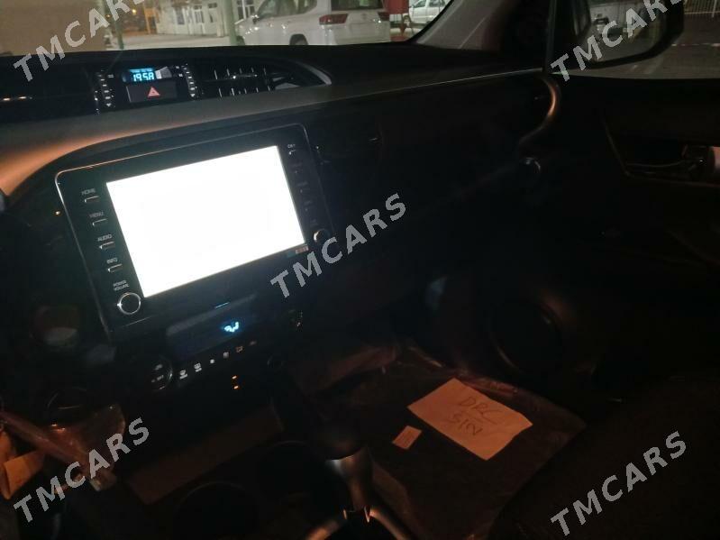 Toyota Hilux 2024 - 675 000 TMT - Aşgabat - img 3