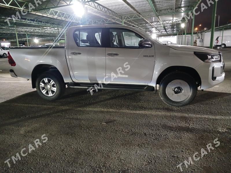Toyota Hilux 2024 - 675 000 TMT - Aşgabat - img 5