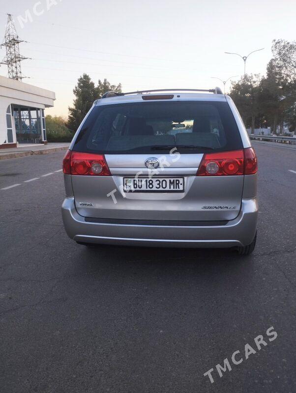 Toyota Sienna 2009 - 250 000 TMT - Мары - img 2