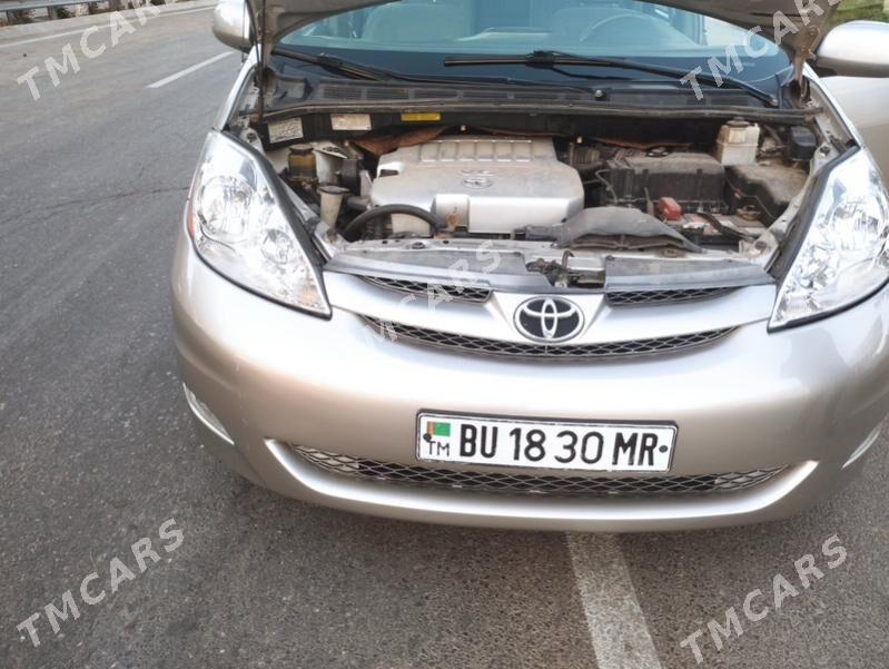 Toyota Sienna 2009 - 250 000 TMT - Мары - img 8