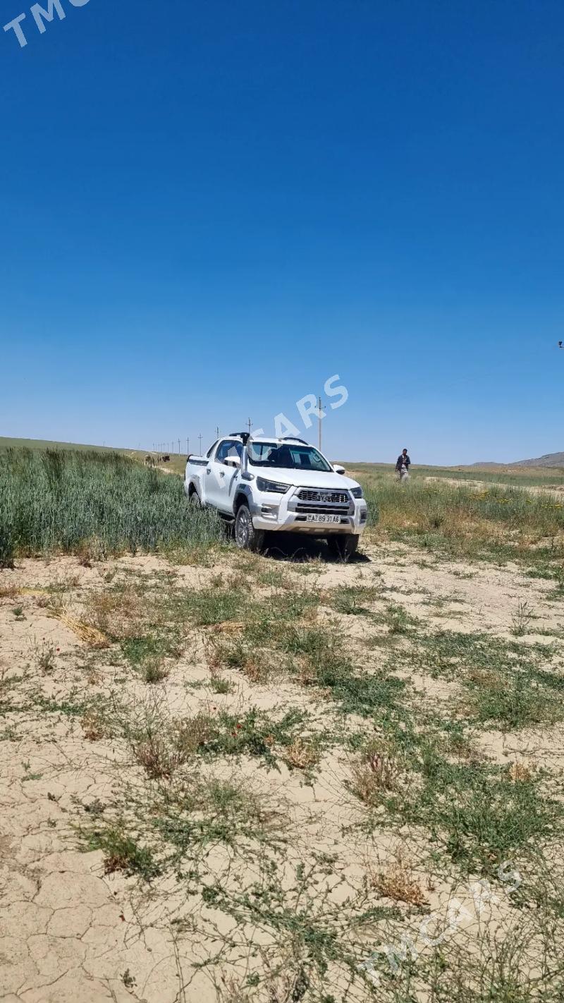 Toyota Hilux 2018 - 465 000 TMT - Ашхабад - img 9
