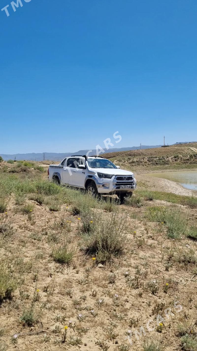 Toyota Hilux 2018 - 465 000 TMT - Ашхабад - img 8