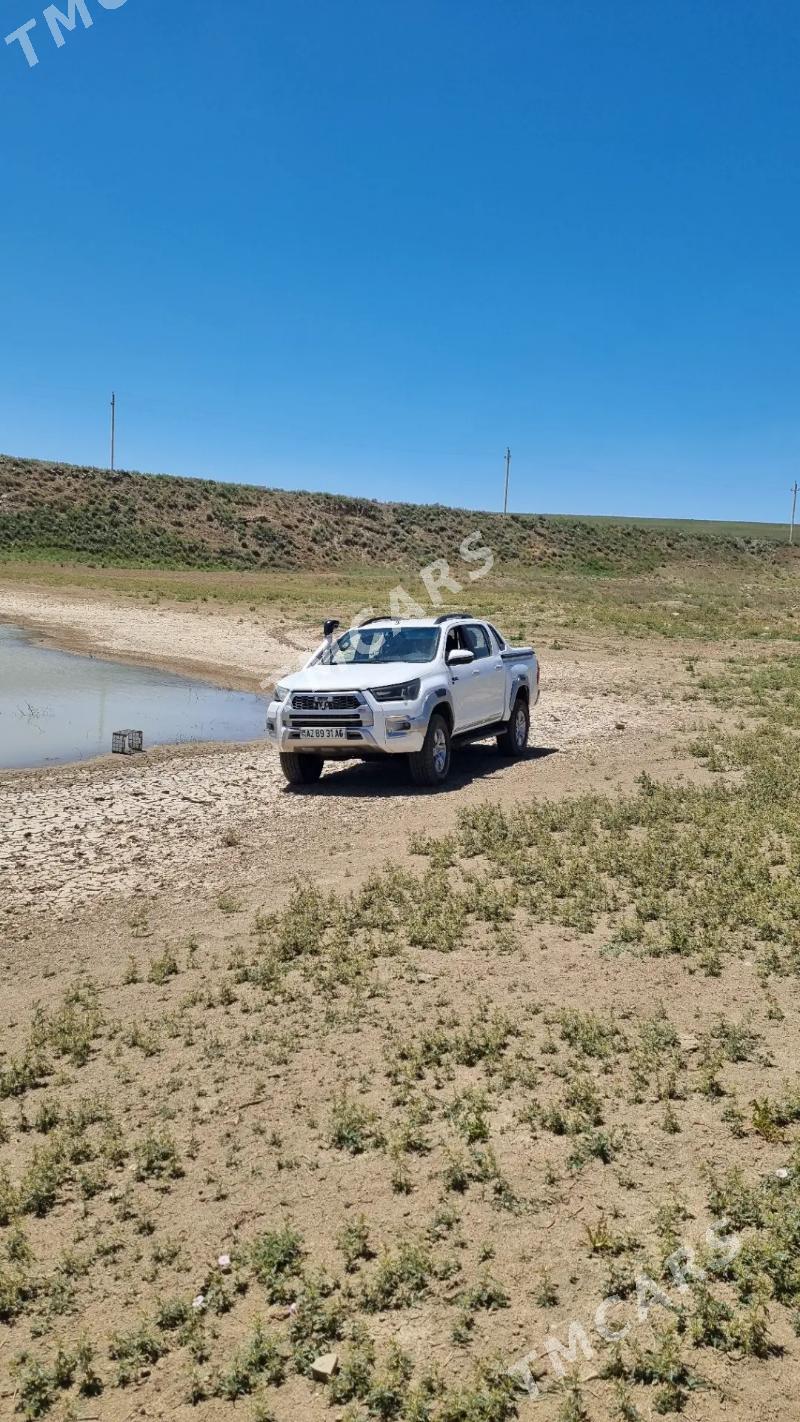 Toyota Hilux 2018 - 465 000 TMT - Ашхабад - img 10