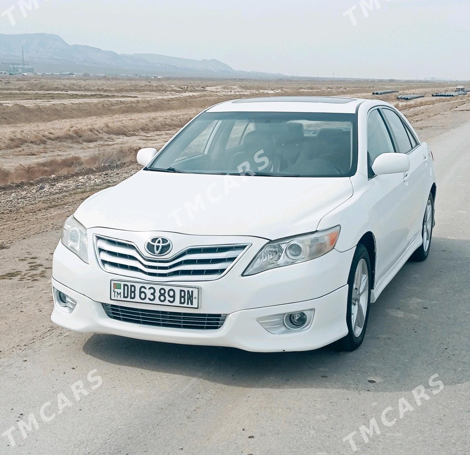 Toyota Camry 2010 - 200 000 TMT - Gyzylarbat - img 3