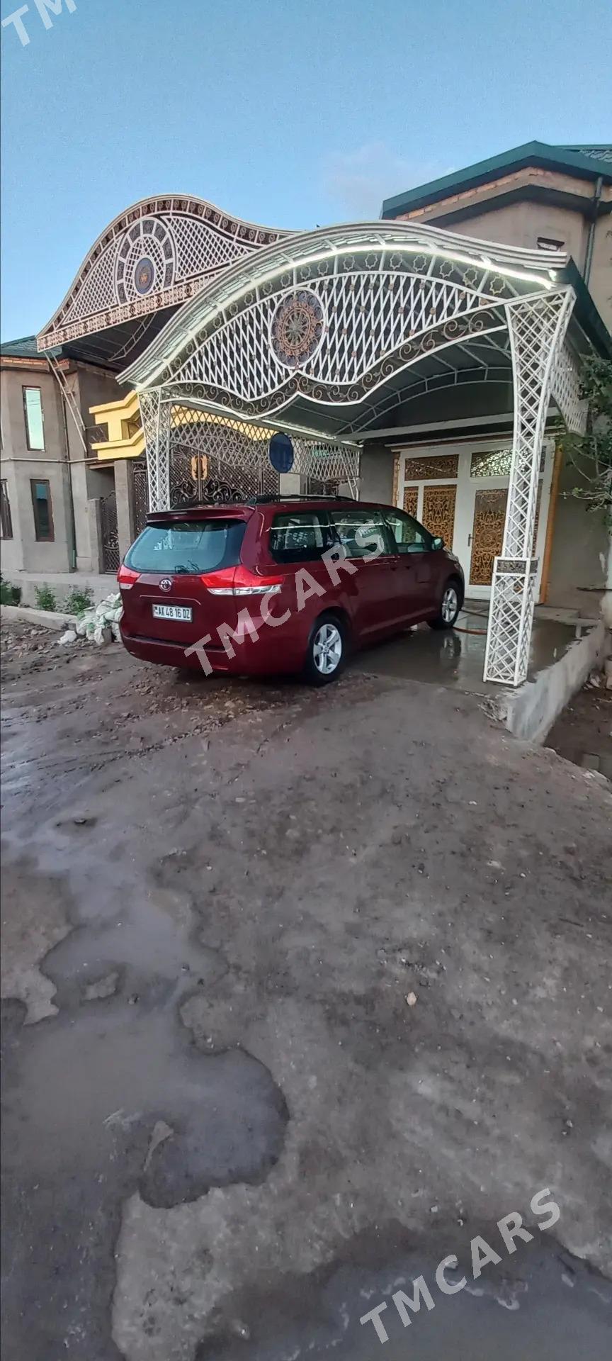 Toyota Sienna 2012 - 250 000 TMT - Гурбансолтан Едже - img 2