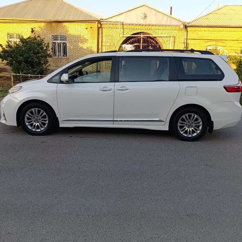 Toyota Sienna 2018 - 415 000 TMT - Мары - img 8