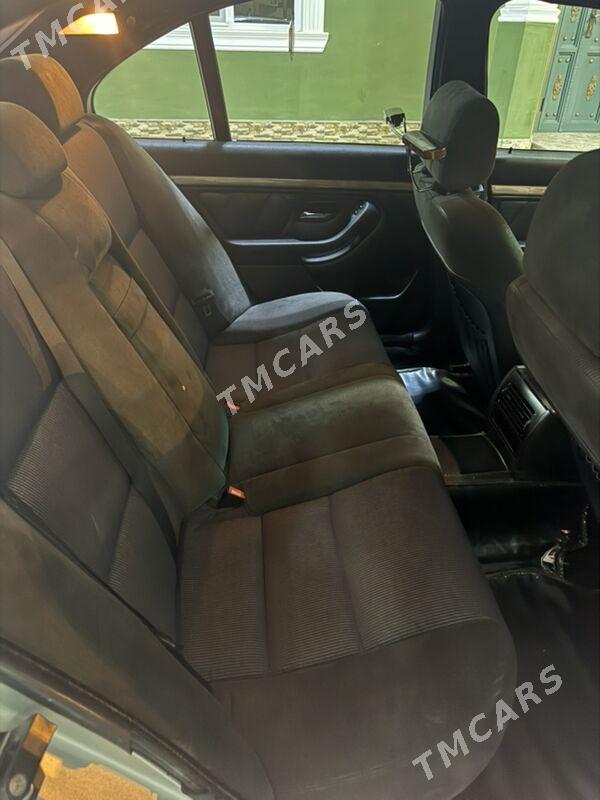 BMW E39 2002 - 155 000 TMT - Балканабат - img 9
