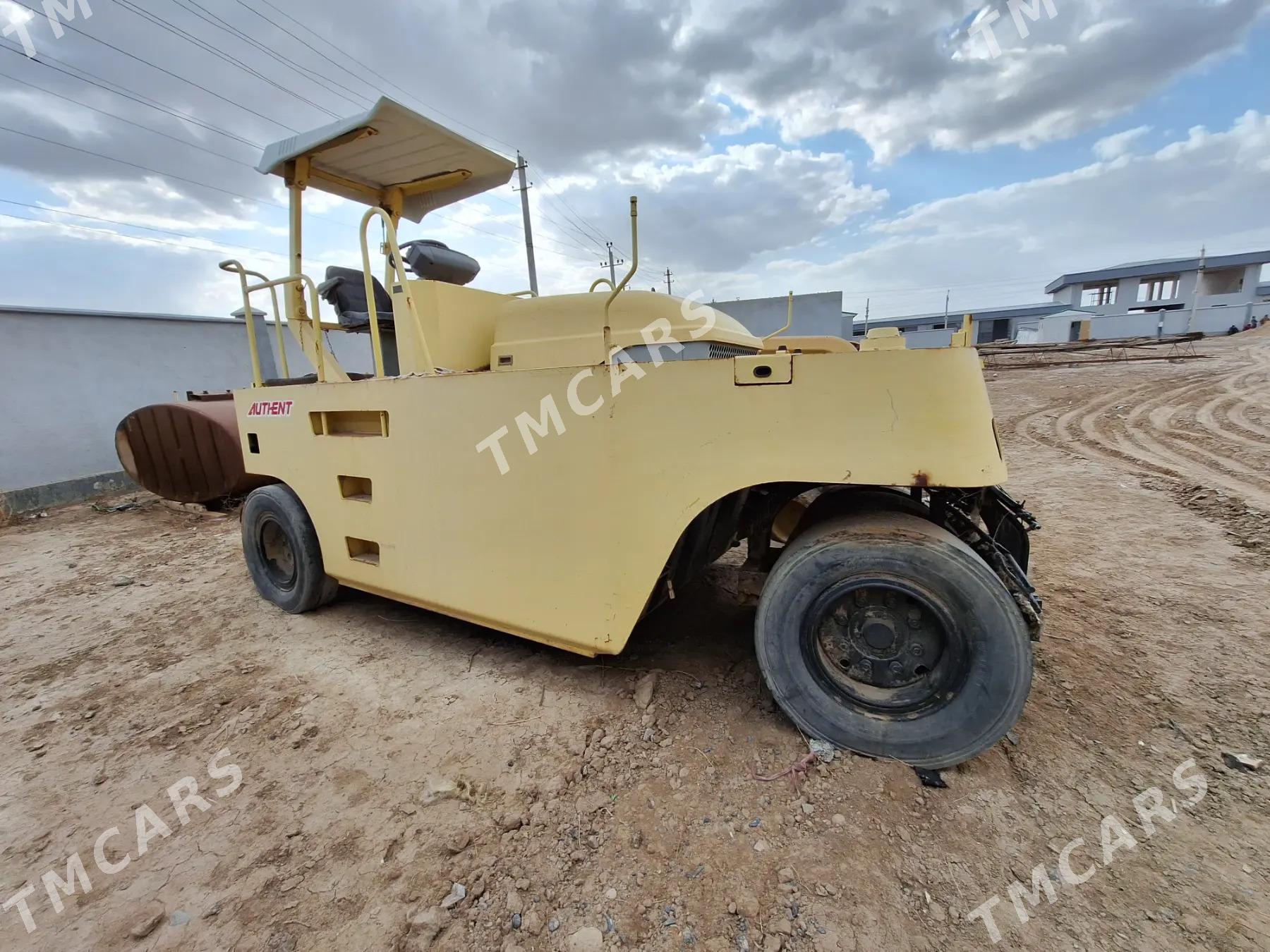 Bobcat S650 2006 - 270 000 TMT - Aşgabat - img 3