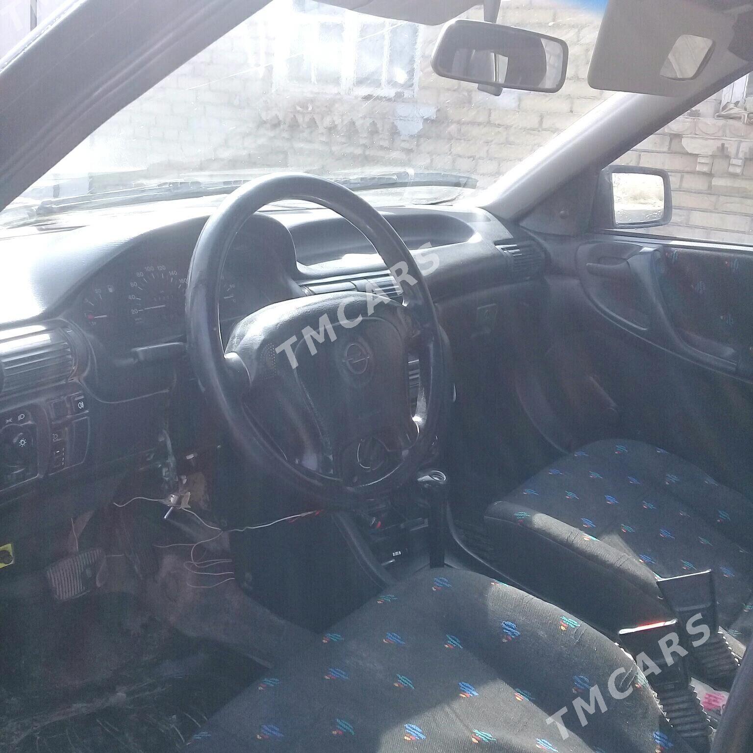 Opel Astra 1995 - 25 000 TMT - Халач - img 5