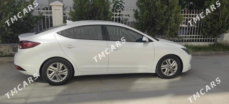 Hyundai Elantra 2019 - 175 000 TMT - Garadamak Şor - img 2