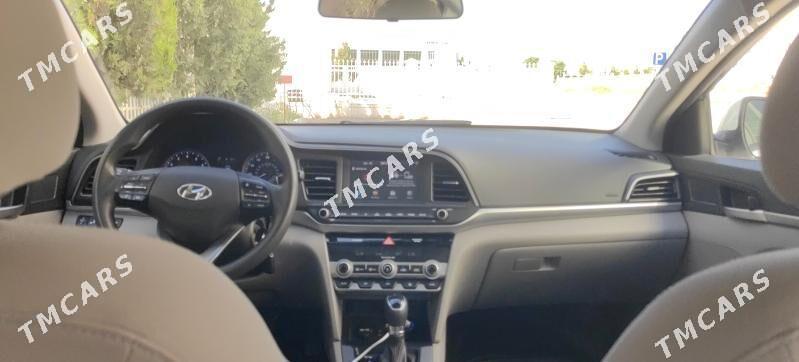 Hyundai Elantra 2019 - 175 000 TMT - Garadamak Şor - img 4
