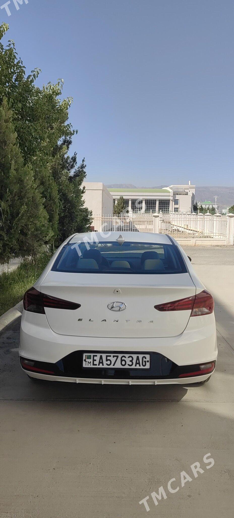 Hyundai Elantra 2019 - 175 000 TMT - Garadamak Şor - img 3