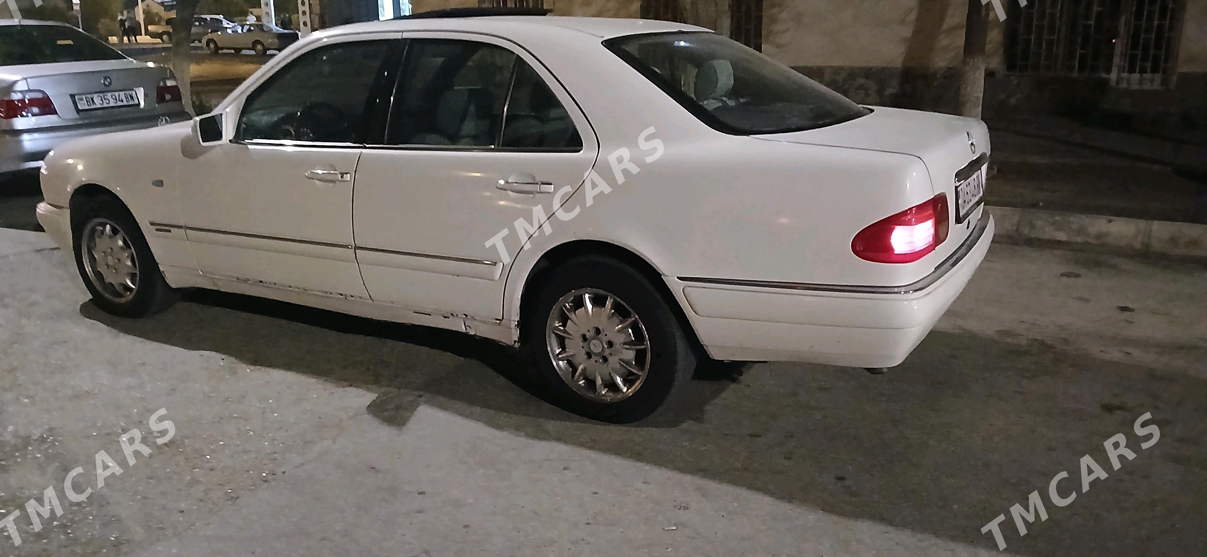 Mercedes-Benz E320 1997 - 60 000 TMT - Balkanabat - img 4