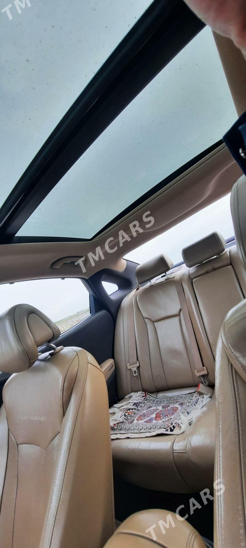 Hyundai Grandeur 2013 - 240 000 TMT - Кипджак - img 10