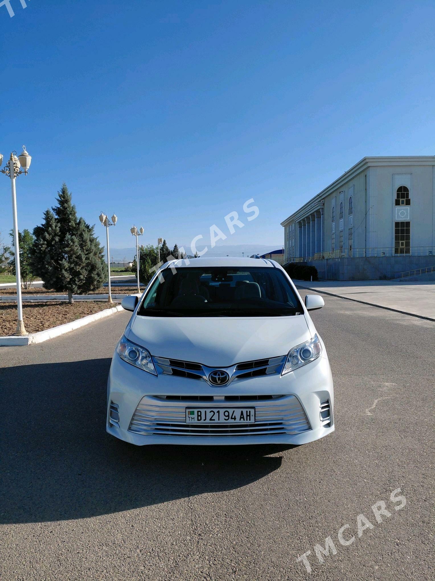 Toyota Sienna 2019 - 380 000 TMT - Kaka - img 3