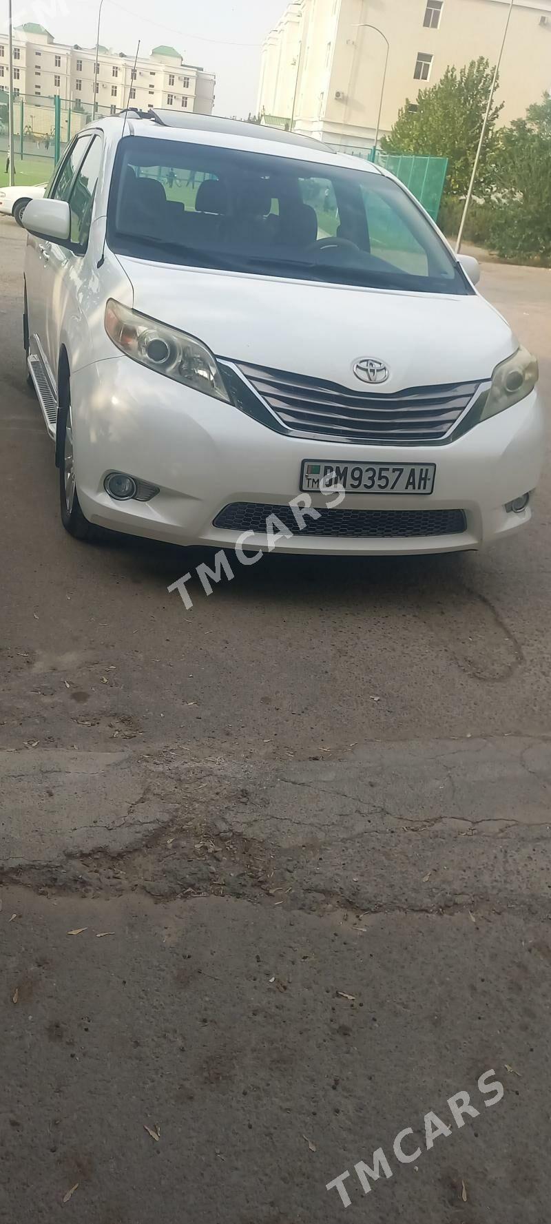 Toyota Sienna 2014 - 340 000 TMT - Aşgabat - img 4