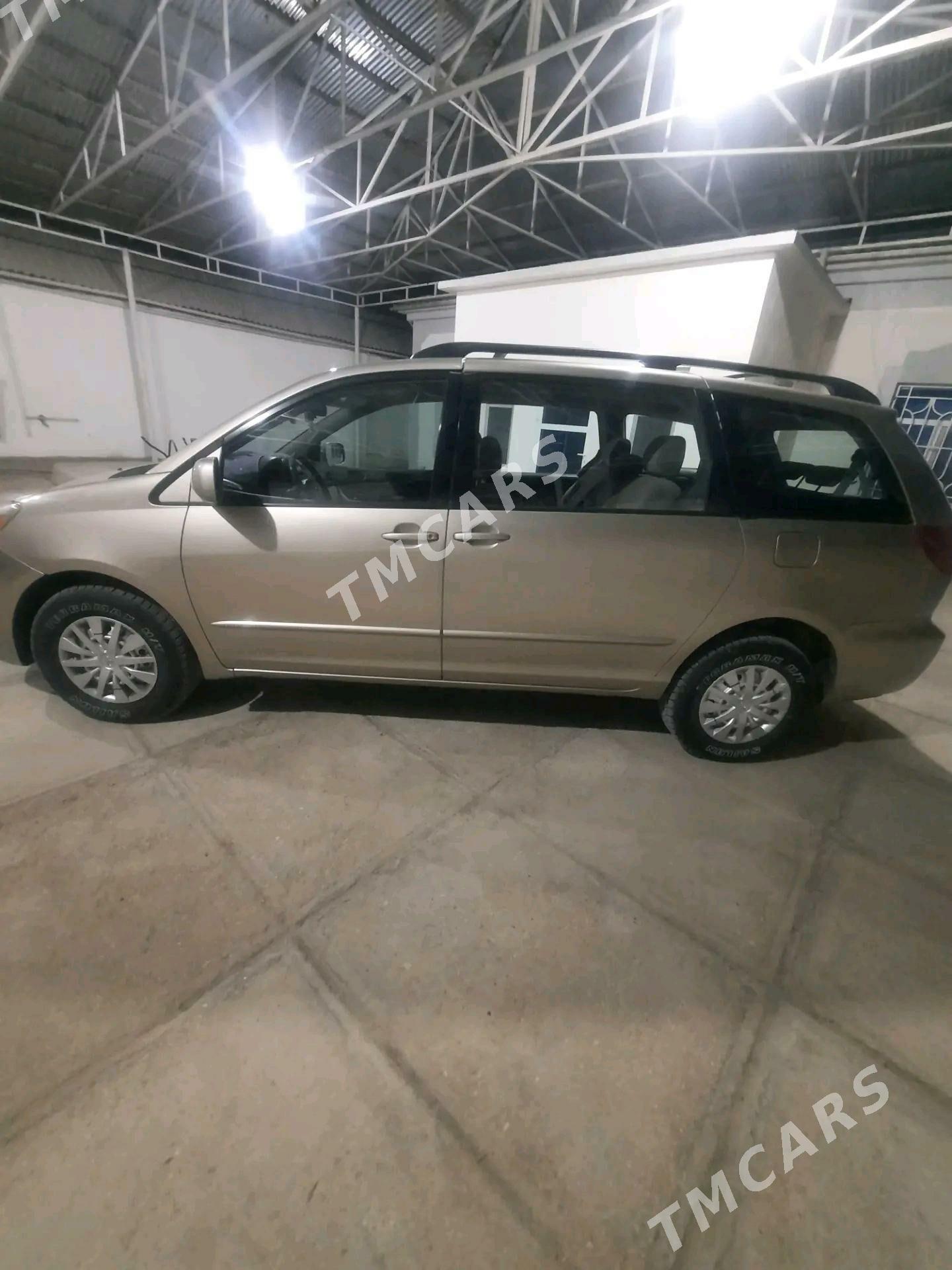 Toyota Sienna 2004 - 185 000 TMT - Balkanabat - img 3