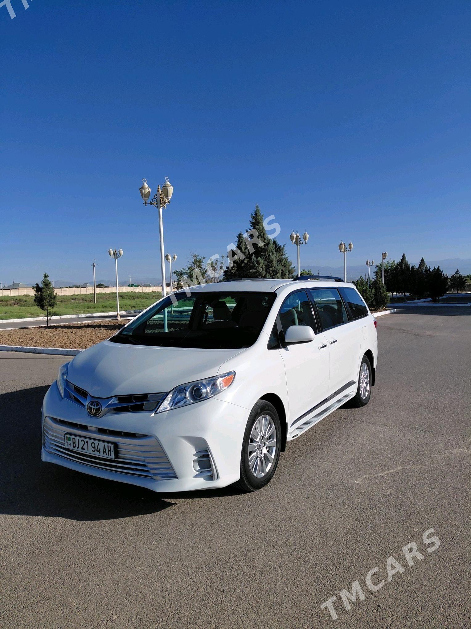Toyota Sienna 2019 - 380 000 TMT - Kaka - img 4