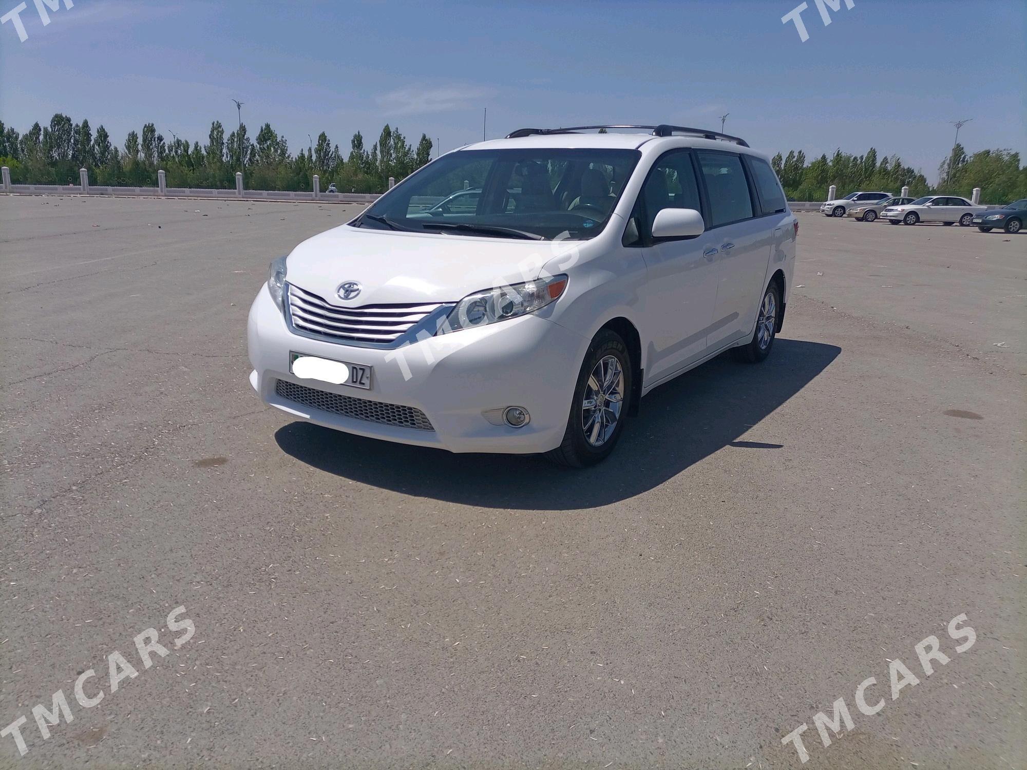 Toyota Sienna 2017 - 340 000 TMT - Кёнеургенч - img 10