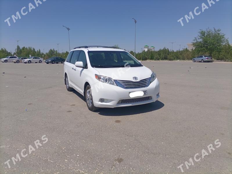 Toyota Sienna 2017 - 340 000 TMT - Кёнеургенч - img 4