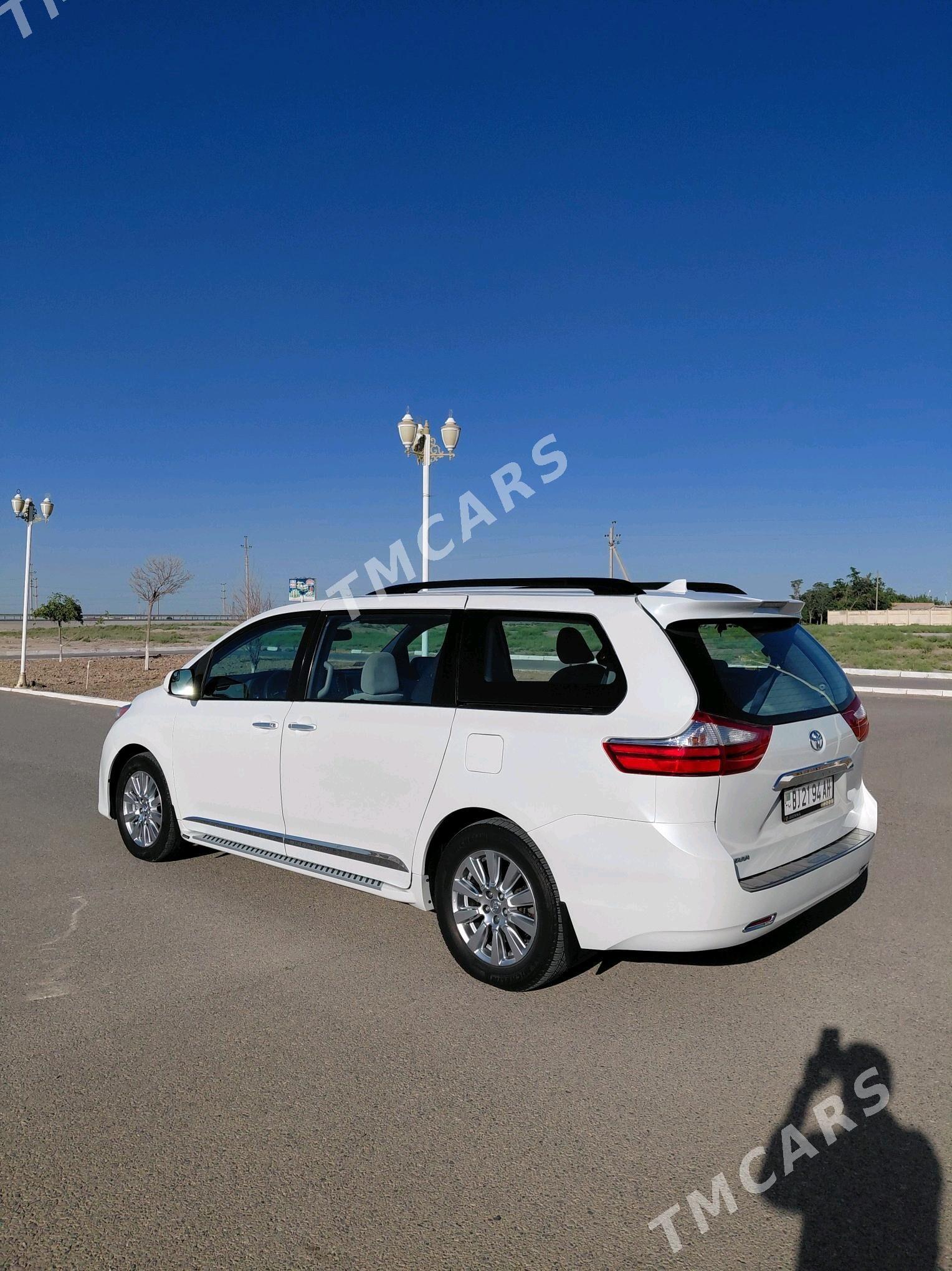 Toyota Sienna 2019 - 380 000 TMT - Kaka - img 5