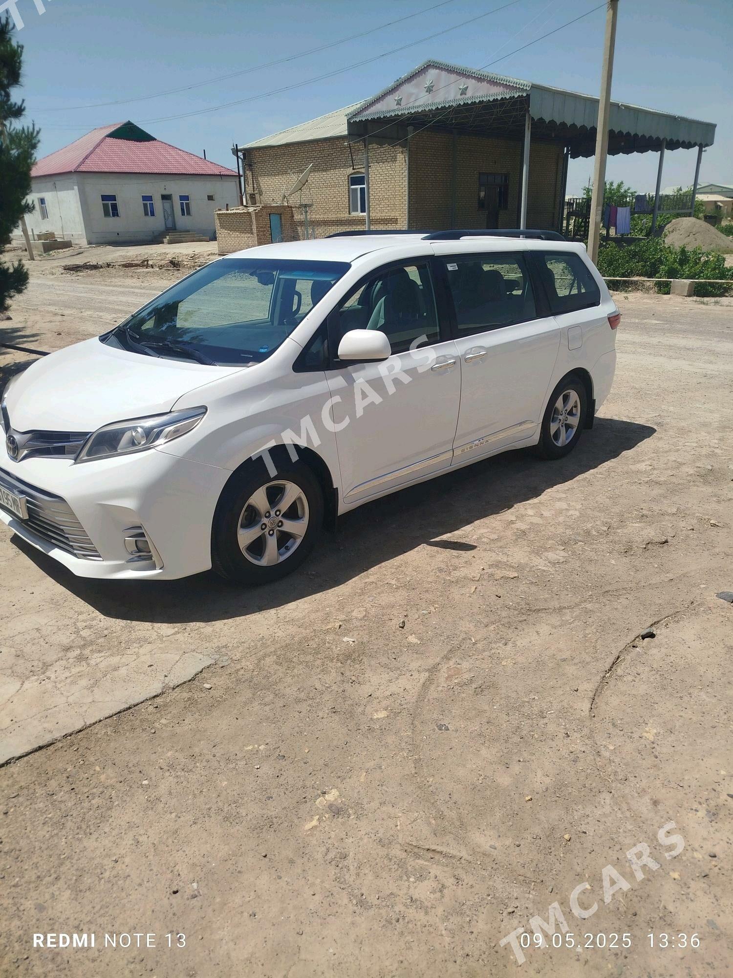 Toyota Sienna 2016 - 310 000 TMT - Мары - img 3