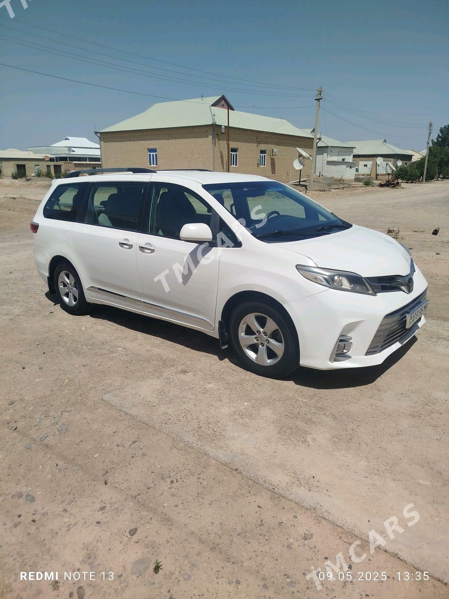 Toyota Sienna 2016 - 310 000 TMT - Мары - img 4