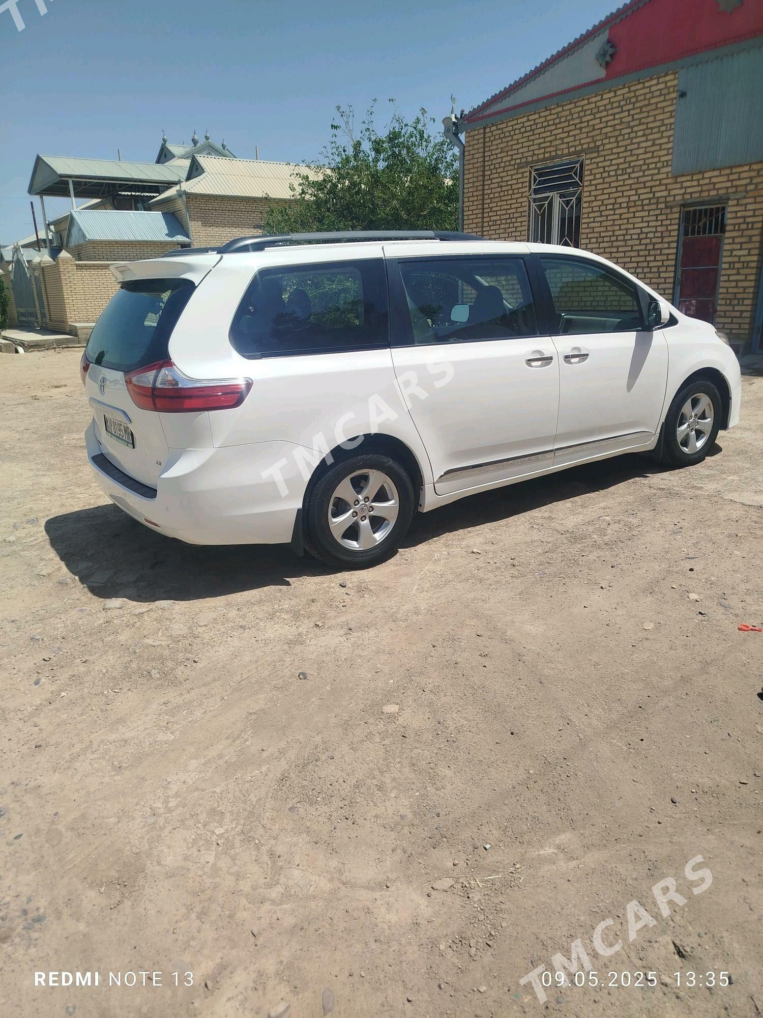 Toyota Sienna 2016 - 310 000 TMT - Мары - img 6