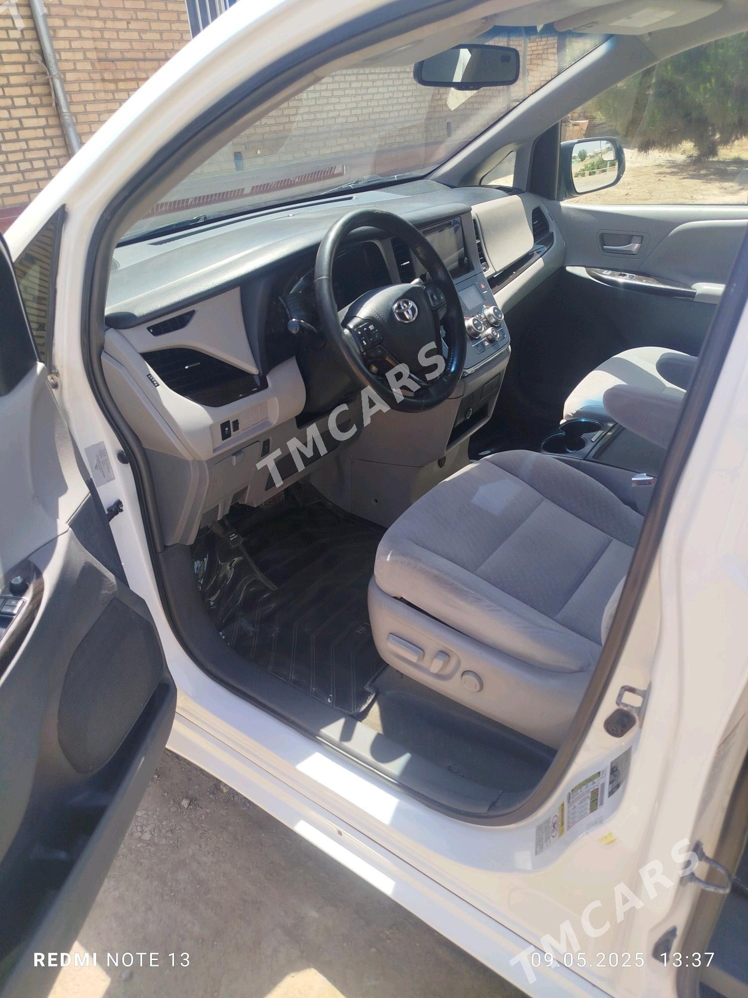 Toyota Sienna 2016 - 310 000 TMT - Мары - img 8
