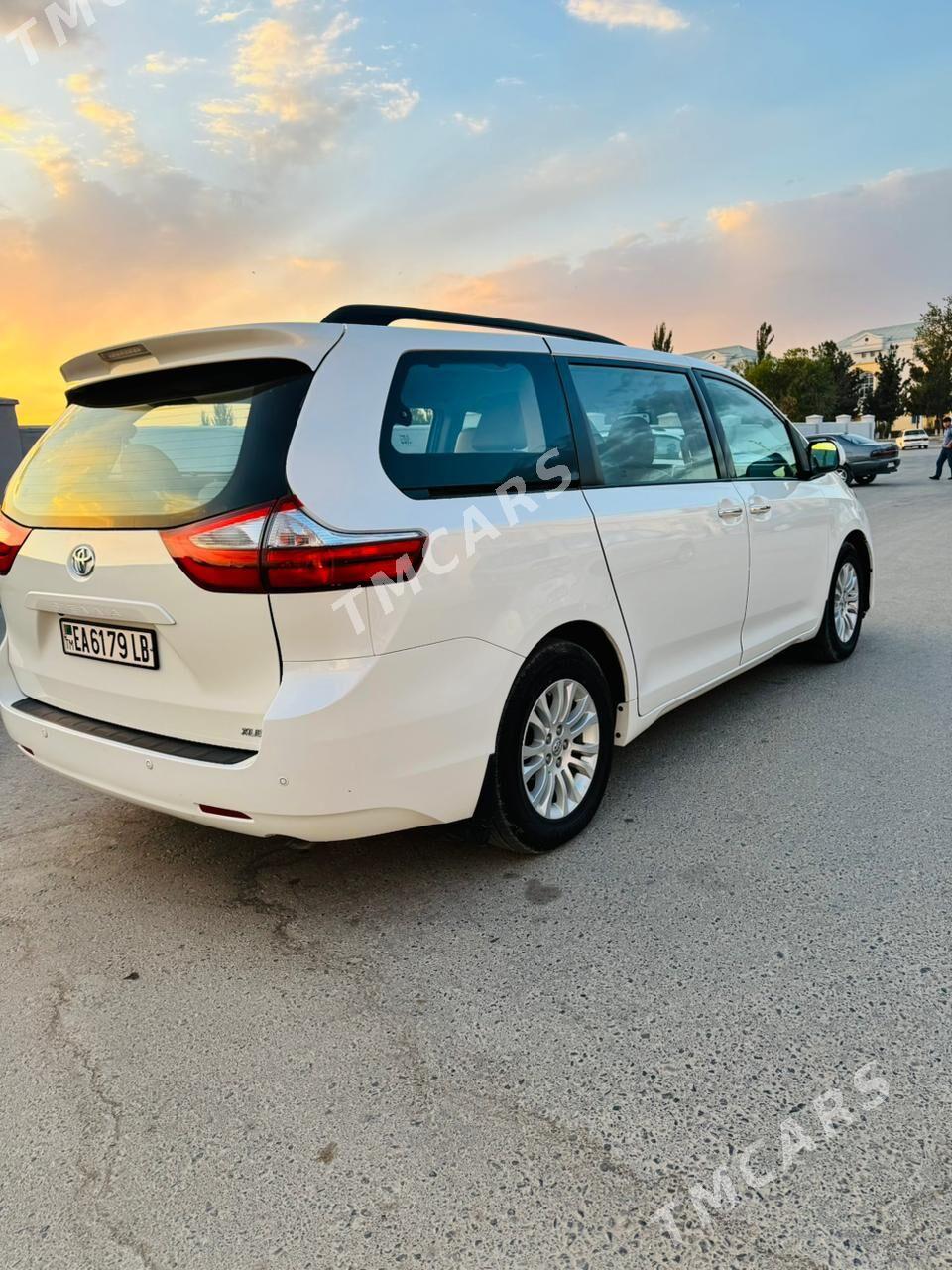 Toyota Sienna 2017 - 400 000 TMT - Керки - img 7