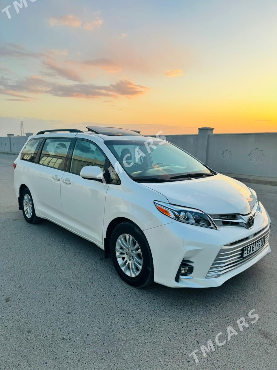 Toyota Sienna 2017 - 400 000 TMT - Керки - img 2