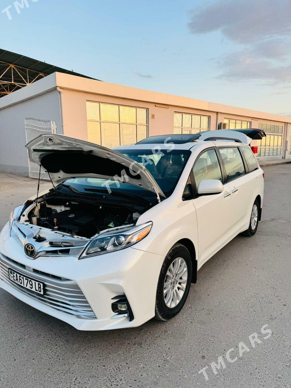 Toyota Sienna 2017 - 400 000 TMT - Керки - img 9