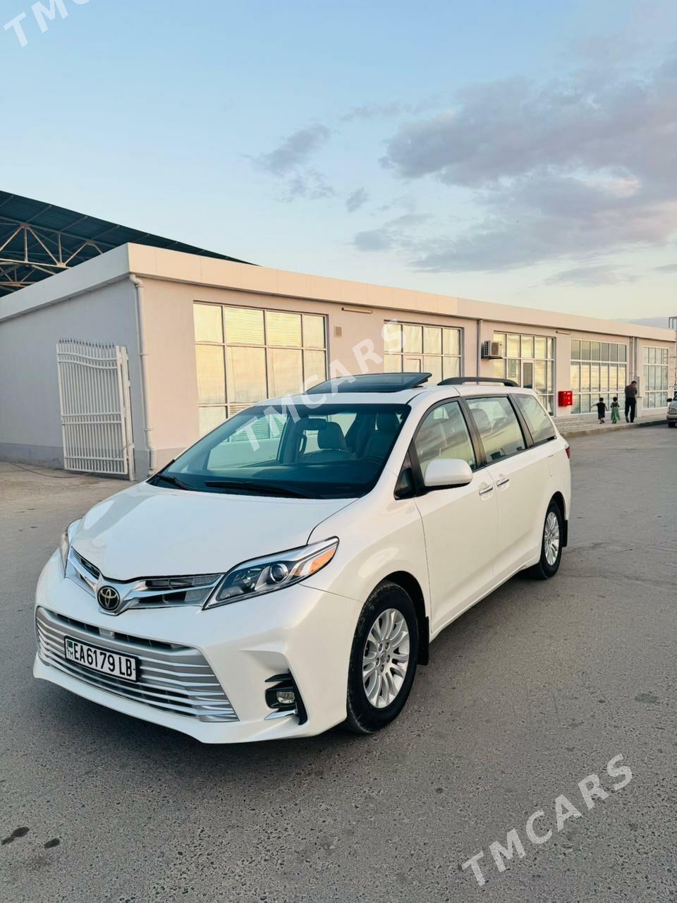 Toyota Sienna 2017 - 400 000 TMT - Керки - img 10
