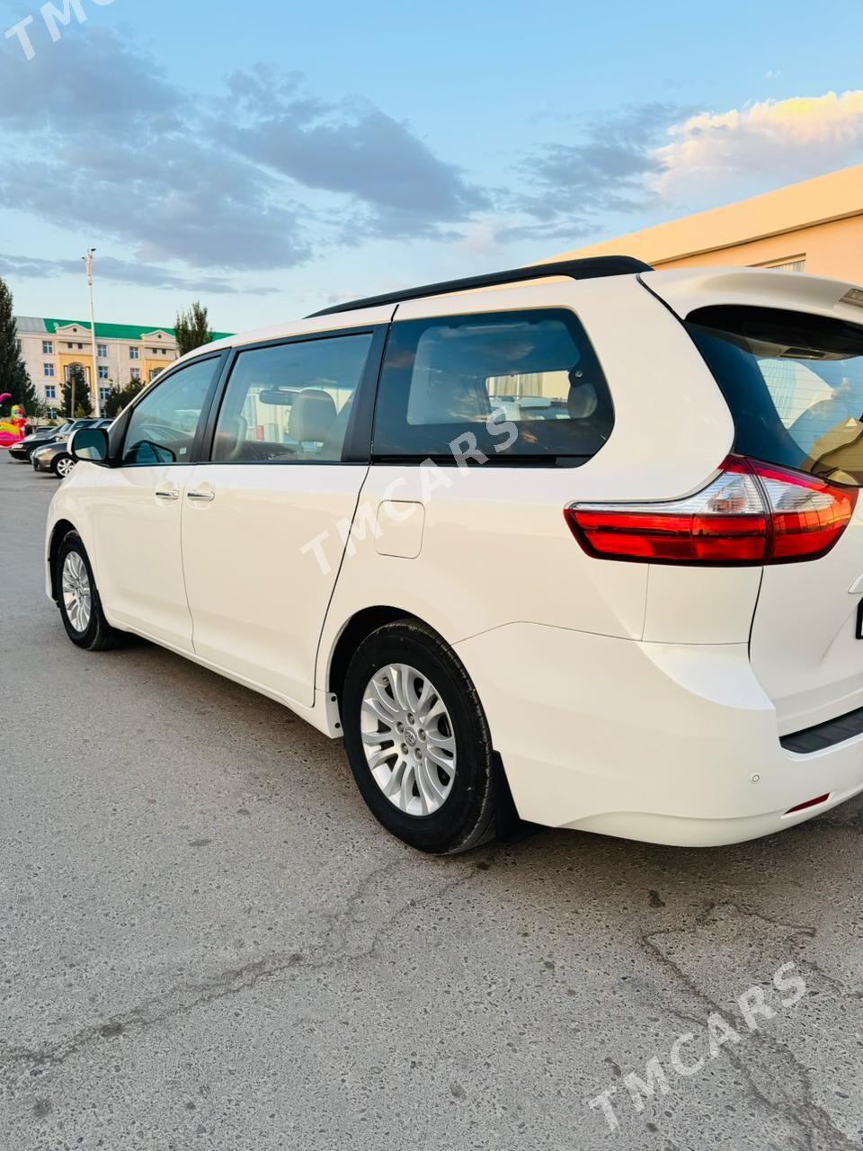 Toyota Sienna 2017 - 400 000 TMT - Керки - img 4