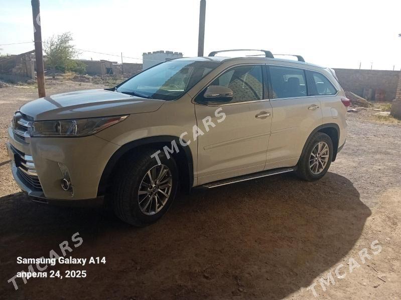Toyota Highlander 2018 - 460 000 TMT - Köýtendag - img 4