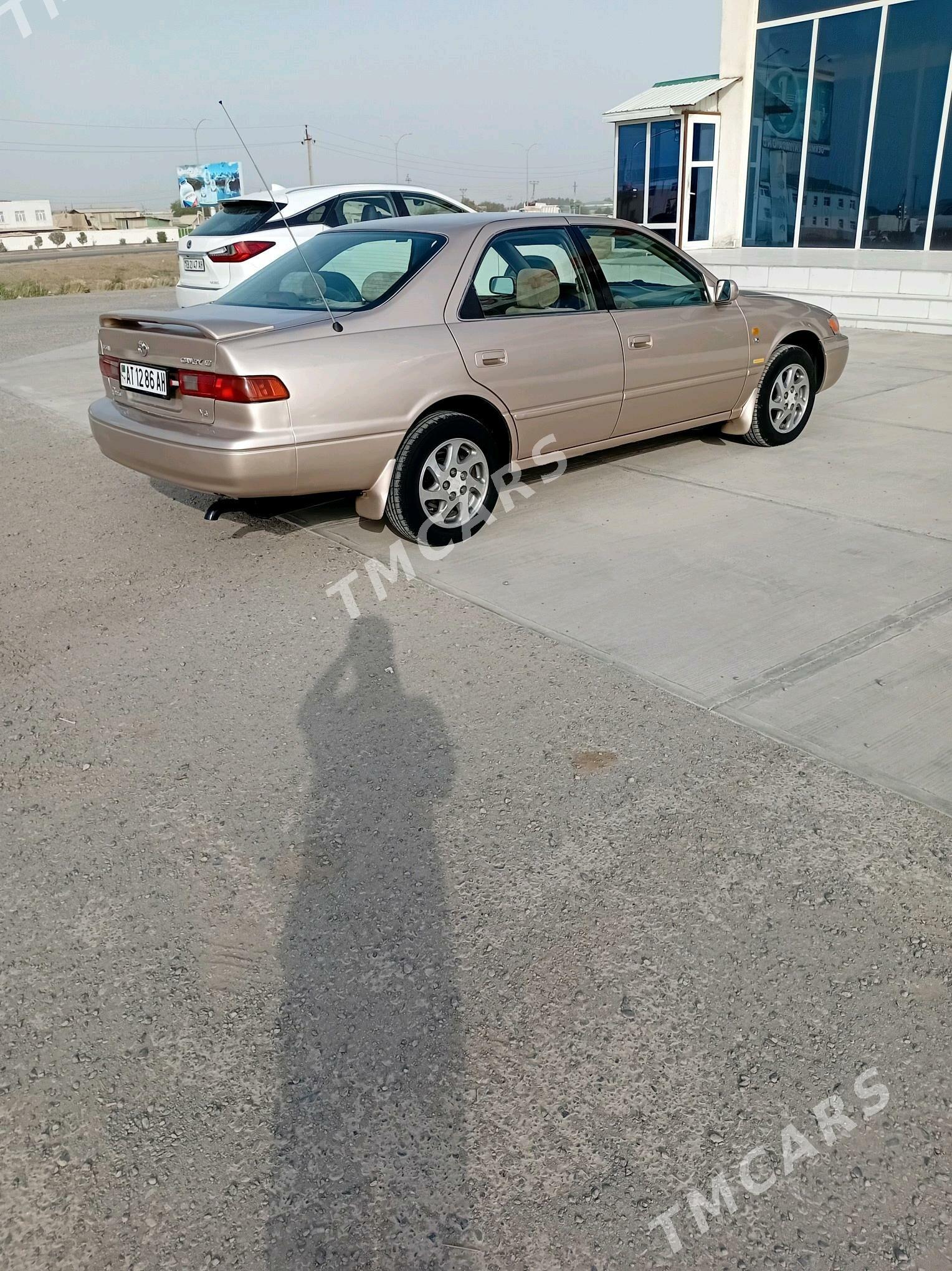 Toyota Camry 1998 - 125 000 TMT - Теджен - img 7