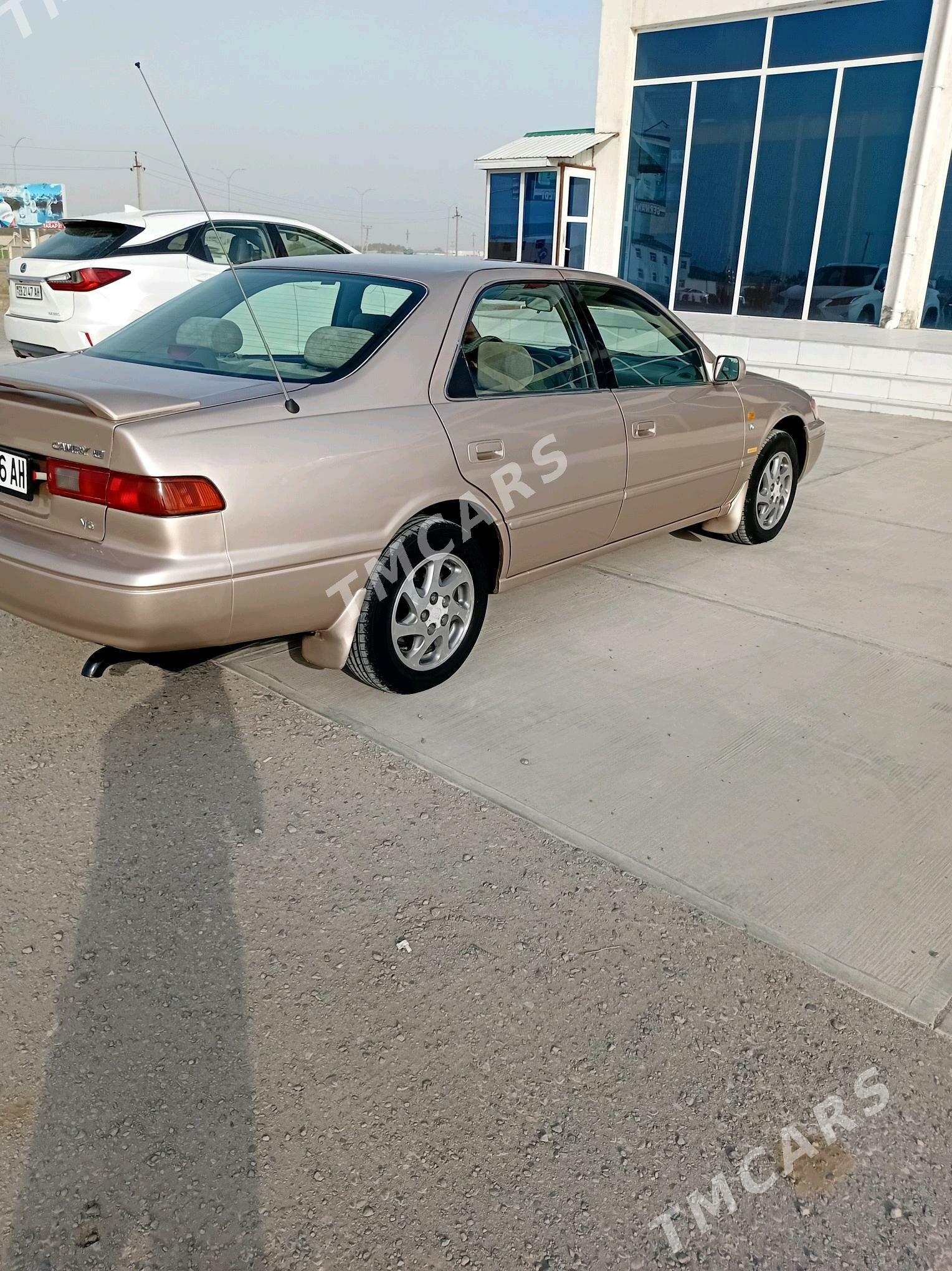 Toyota Camry 1998 - 125 000 TMT - Теджен - img 2